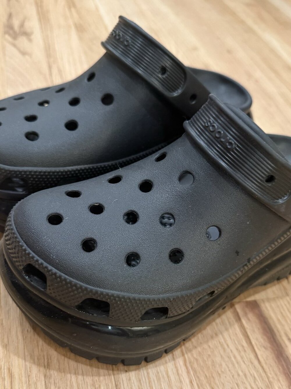 Crocs Classic Mega Crush Clogs size 7